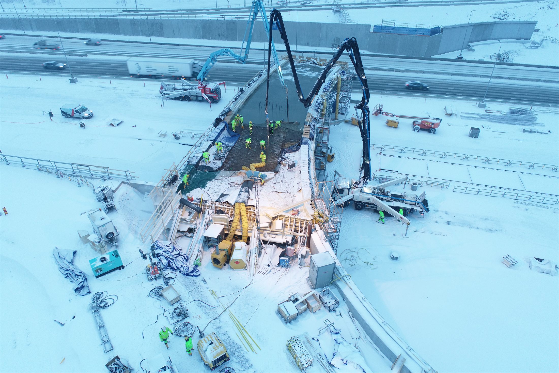 Bridge deck casting works in winter